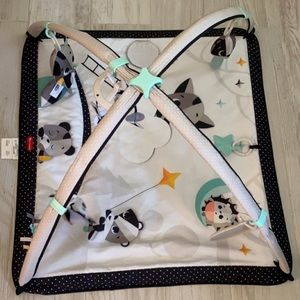 Sold—— Tiny Love® Magical Tales™ Black & White Gymini